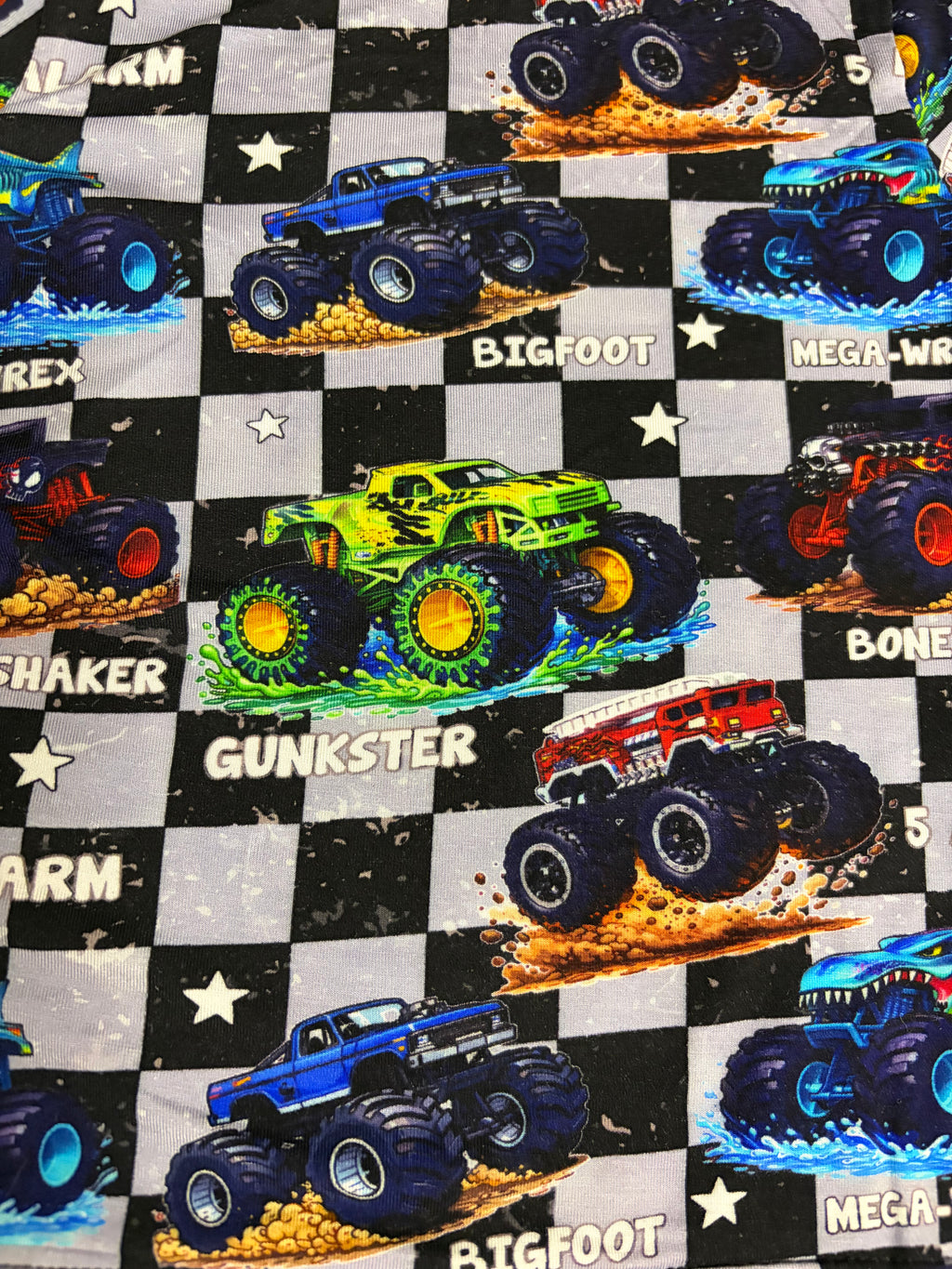 Monster Trucks 2 Piece Set