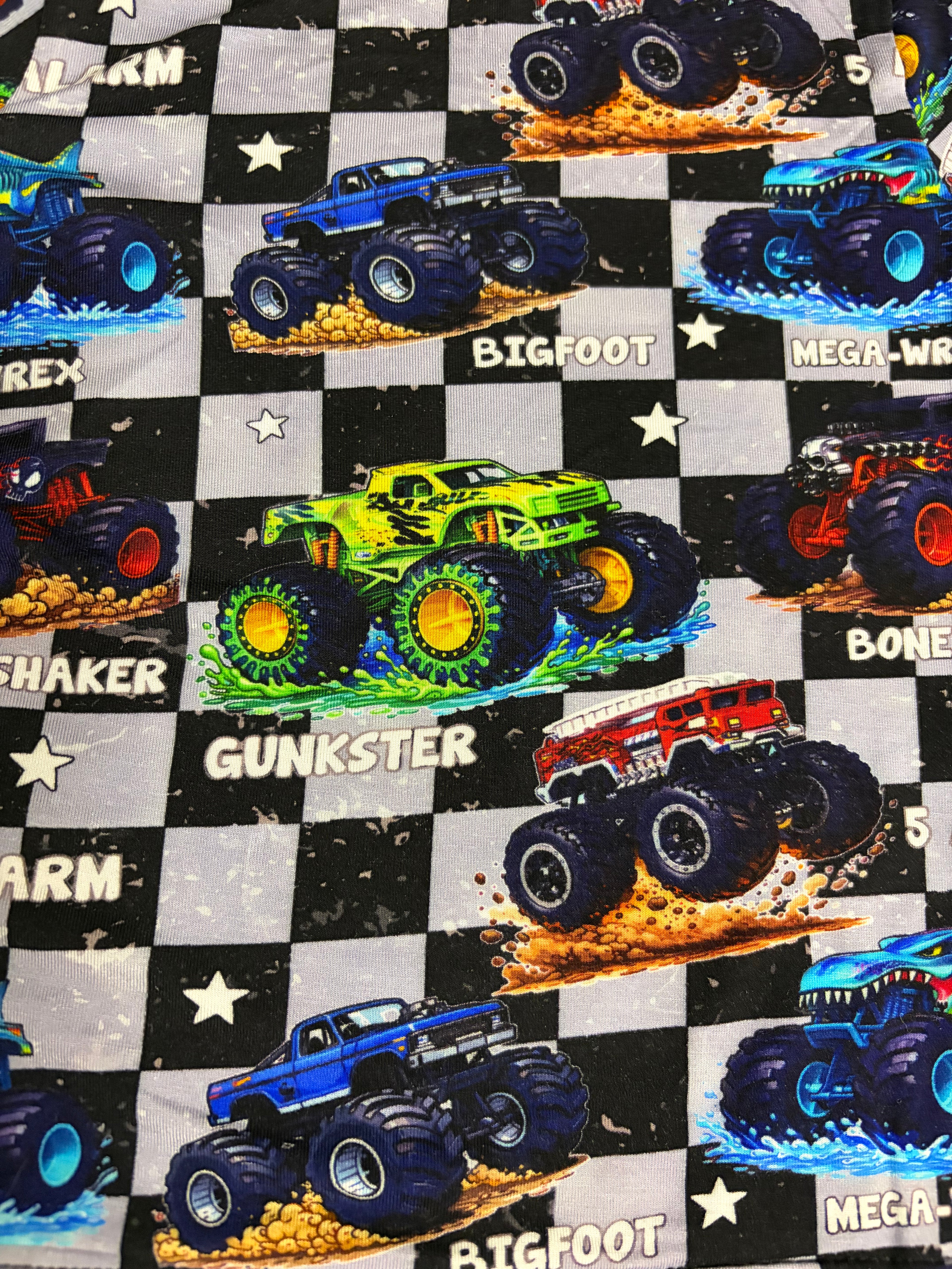 Monster Trucks 2 Piece Set